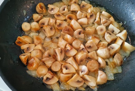 Фото шага рецепта Грибной жюльен с творожным сыром и пармезаном 152504 шаг 5  