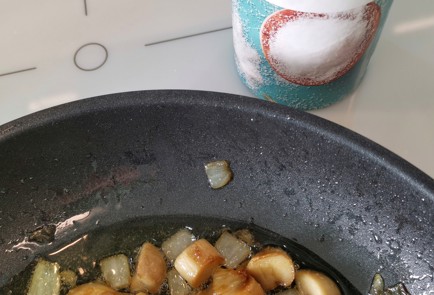 Фото шага рецепта Грибной жюльен с творожным сыром и пармезаном 152504 шаг 7  