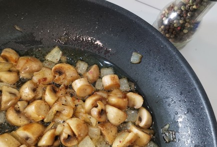 Фото шага рецепта Грибной жюльен с творожным сыром и пармезаном 152504 шаг 8  