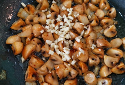 Фото шага рецепта Грибной жюльен с творожным сыром и пармезаном 152504 шаг 9  