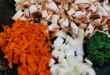 Фото шага рецепта Грибной паштет с базиликом 151950 шаг 4  