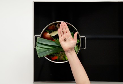 Фото шага рецепта Грибной бульон 151790 шаг 6  