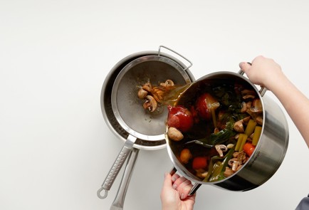 Фото шага рецепта Грибной бульон 151790 шаг 8  