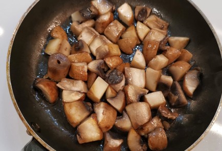 Фото шага рецепта Грибной жюльен с камамбером 173335 шаг 4  