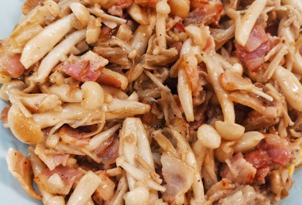 Фото шага рецепта Грибы шимеджи и эноки с беконом 151681 шаг 13  