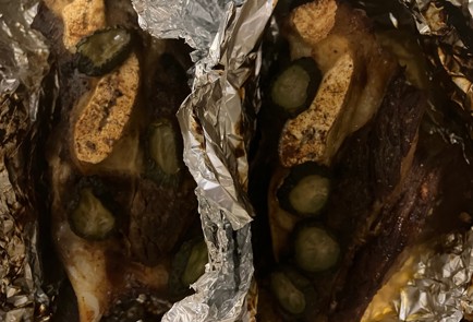 Фото шага рецепта Грудинка с барбекю и солеными огурцами 189241 шаг 11  