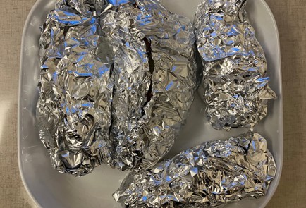 Фото шага рецепта Грудинка с барбекю и солеными огурцами 189241 шаг 6  