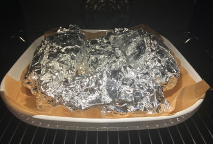 Фото шага рецепта Грудинка с барбекю и солеными огурцами 189241 шаг 9  