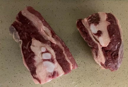 Фото шага рецепта Грудинка с греческим йогуртом и имбирем и корицей 189196 шаг 1  