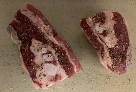 Фото шага рецепта Грудинка с греческим йогуртом и имбирем и корицей 189196 шаг 2  