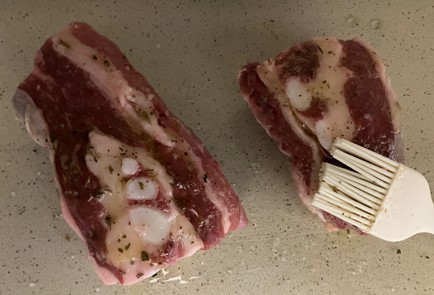 Фото шага рецепта Грудинка с греческим йогуртом и имбирем и корицей 189196 шаг 3  