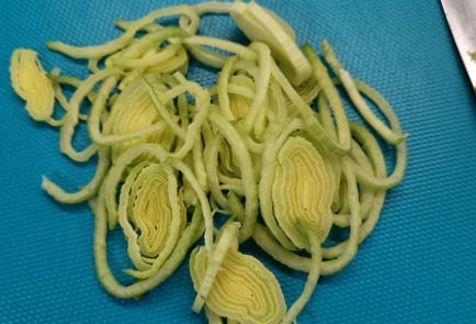 Фото шага рецепта Грудка индейки с пикантными грибочками 152914 шаг 1  