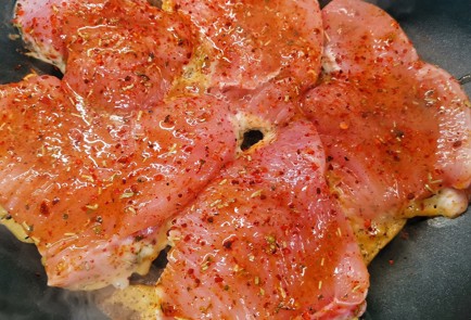 Фото шага рецепта Грудка индейки с пикантными грибочками 152914 шаг 8  