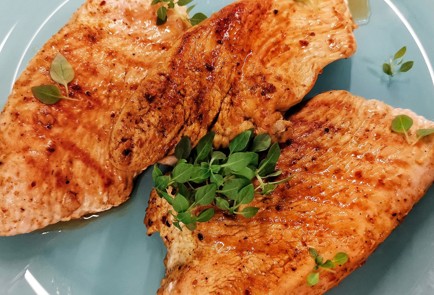 Фото шага рецепта Грудка индейки обжаренная на сковороде гриль 152850 шаг 10  