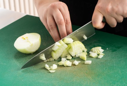 Фото шага рецепта Грудка индейки тушенная с черносливом 151862 шаг 1  