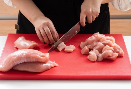 Фото шага рецепта Грудка индейки тушенная с черносливом 151862 шаг 2  