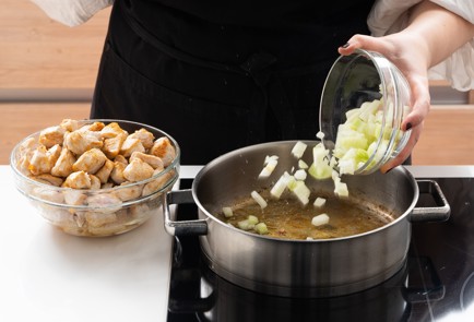 Фото шага рецепта Грудка индейки тушенная с черносливом 151862 шаг 4  