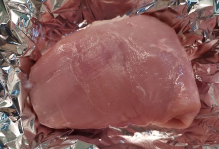 Фото шага рецепта Грудка индейки в фольге 191235 шаг 2  