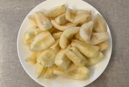 Фото шага рецепта Грушевый пирог из молочного бисквита 175477 шаг 6  