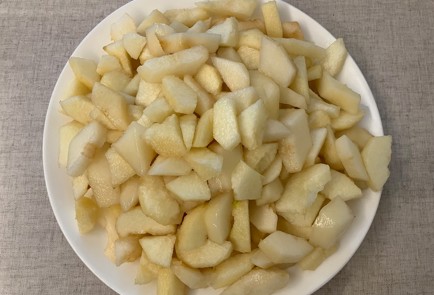 Фото шага рецепта Грушевый пирог из молочного бисквита 175477 шаг 7  