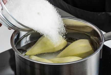 Фото шага рецепта Груши в хересе 151704 шаг 2  