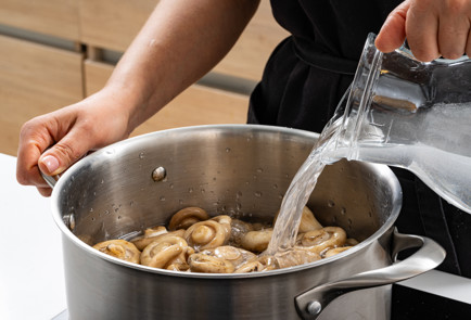 Фото шага рецепта Грузди на зиму горячим способом 190153 шаг 4  
