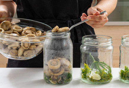 Фото шага рецепта Грузди на зиму горячим способом 190153 шаг 8  