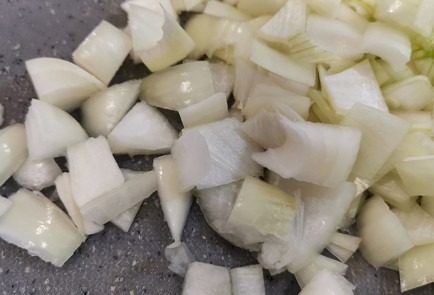 Фото шага рецепта Гуляш из свинины 173589 шаг 1  