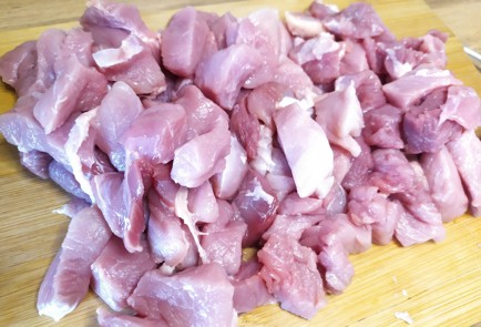 Фото шага рецепта Гуляш из свинины 189206 шаг 1