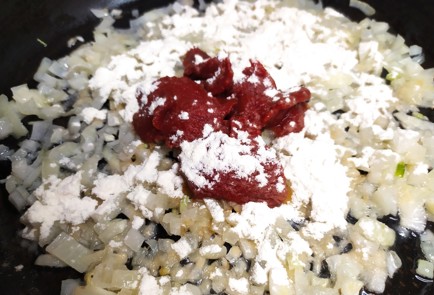 Фото шага рецепта Гуляш из свинины 189206 шаг 7