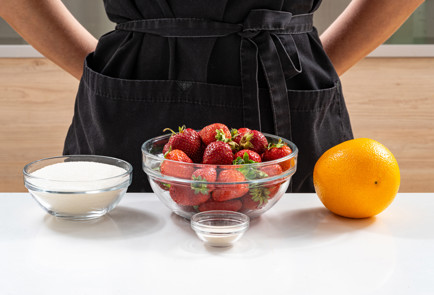 Фото шага рецепта Густое варенье из клубники с пектином 189939 шаг 1  