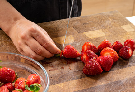 Фото шага рецепта Густое варенье из клубники с пектином 189939 шаг 2  