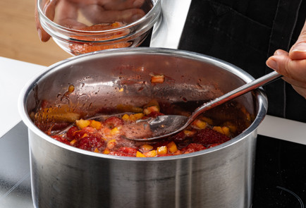 Фото шага рецепта Густое варенье из клубники с пектином 189939 шаг 8  