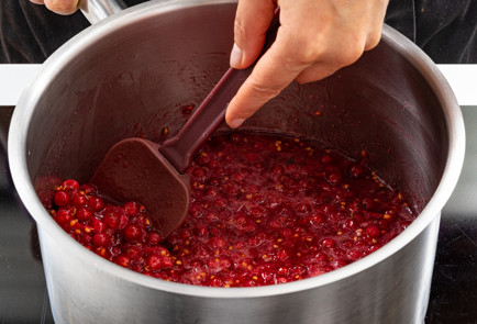 Фото шага рецепта Густое варенье из красной смородины 189941 шаг 5  