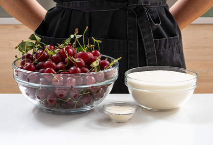 Фото шага рецепта Густое вишневое варенье с целыми ягодами 189940 шаг 1  