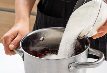 Фото шага рецепта Густое вишневое варенье с целыми ягодами 189940 шаг 4  