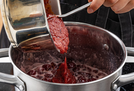 Фото шага рецепта Густое вишневое варенье с целыми ягодами 189940 шаг 9  