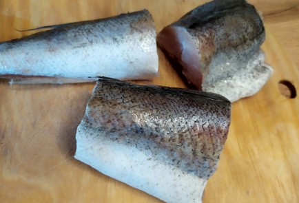 Фото шага рецепта Хек с хрустящей корочкой 188571 шаг 3