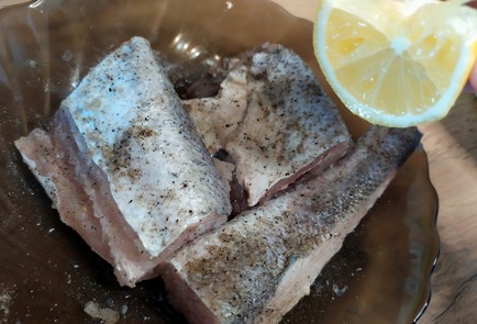 Фото шага рецепта Хек с хрустящей корочкой 188571 шаг 6