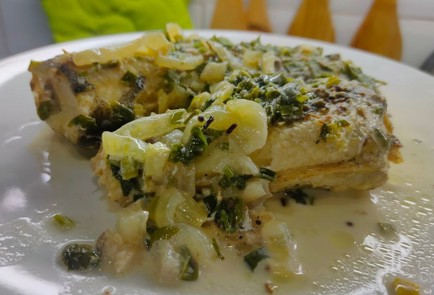 Фото шага рецепта Хек с луком в молоке 175458 шаг 13  