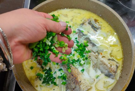 Фото шага рецепта Хек с луком в молоке 175458 шаг 9  