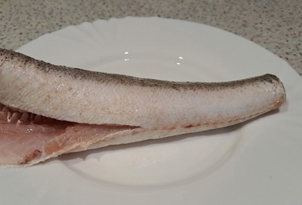 Фото шага рецепта Хек с овощами и зеленью в духовке 189928 шаг 2  