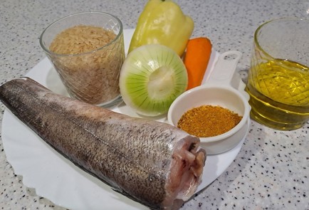 Фото шага рецепта Хек с рисом в духовке 189926 шаг 1  