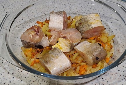 Фото шага рецепта Хек с рисом в духовке 189926 шаг 10  