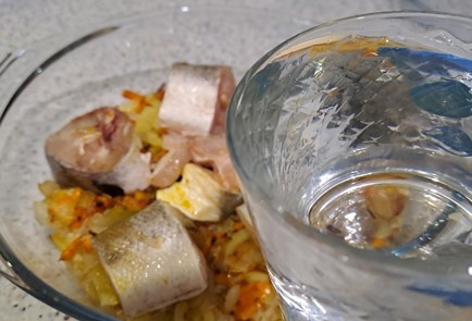 Фото шага рецепта Хек с рисом в духовке 189926 шаг 11  