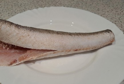 Фото шага рецепта Хек со сметаной и сыром в духовке 189927 шаг 2  