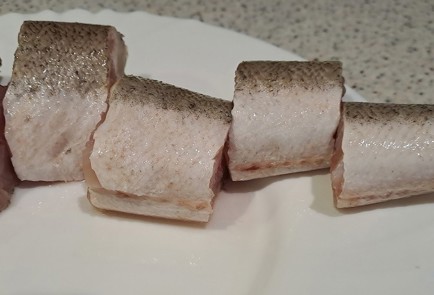 Фото шага рецепта Хек со сметаной и сыром в духовке 189927 шаг 3  