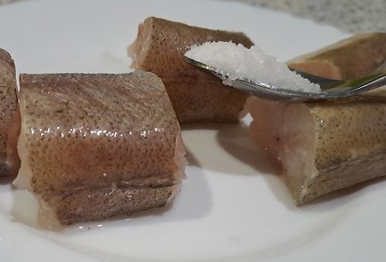 Фото шага рецепта Хек со сметаной и сыром в духовке 189927 шаг 4  