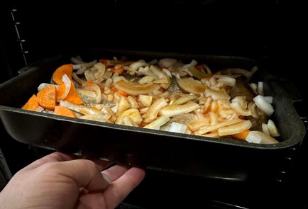 Фото шага рецепта Хек запеченный в томатном соусе с луком и морковью 175333 шаг 11  