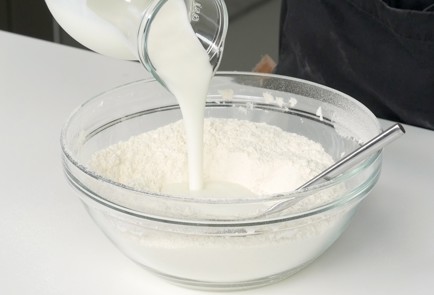 Фото шага рецепта Хлеб на сковороде 151644 шаг 2  